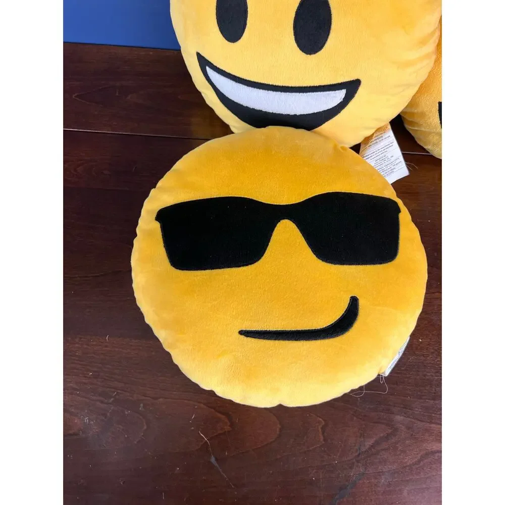 Set of 3 Emojis Throw Pillows